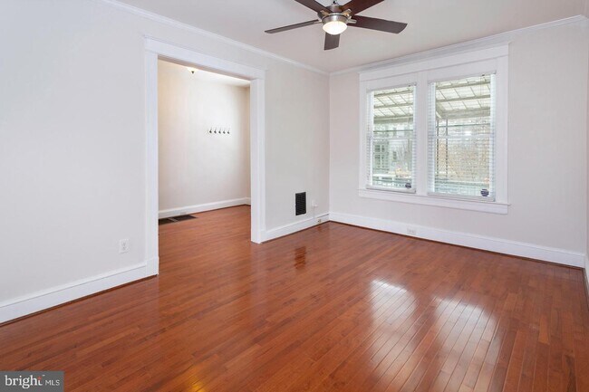 Foto del edificio - 222 R St NE