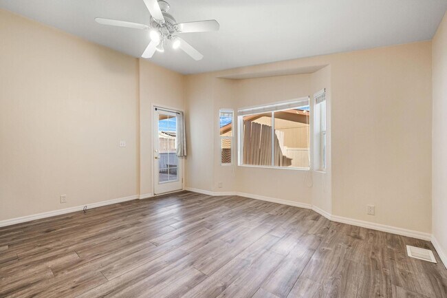 Foto del edificio - 15300 Palm Dr