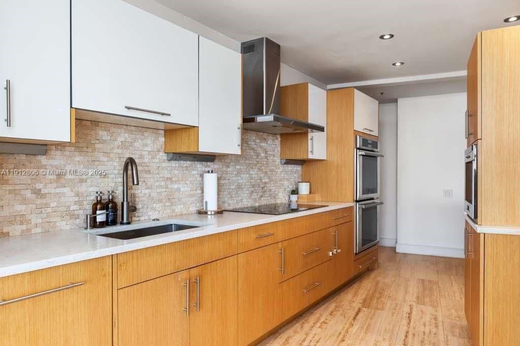 Building Photo - 808 Brickell Key Dr