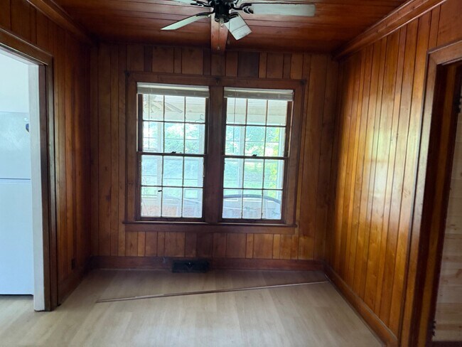 Foto del edificio - 1117 W Semmes Ave