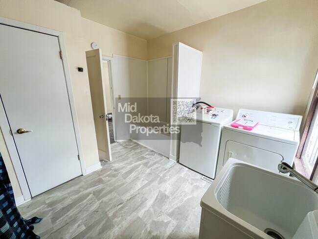 Foto del edificio - 617 E Hanson- 2 bedroom, 2 bathroom house