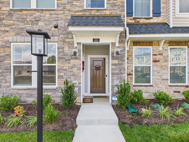 Building Photo - 642 Brookwood Glen Terrace