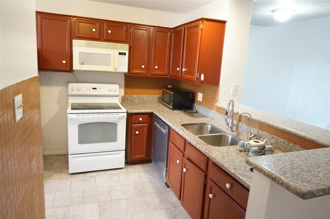 Foto del edificio - 8531 Sands Point Dr