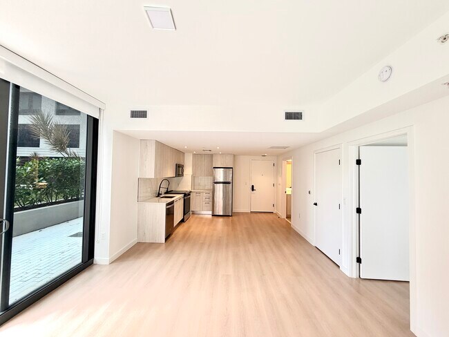 Foto del edificio - 107 NW 32nd St