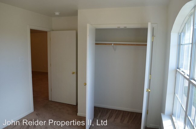 Building Photo - 400 W St John Ave