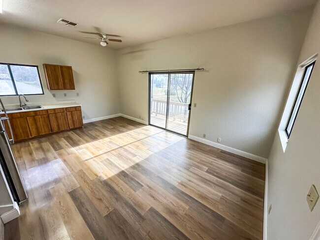 Foto del edificio - 1420 Branstetter Ln