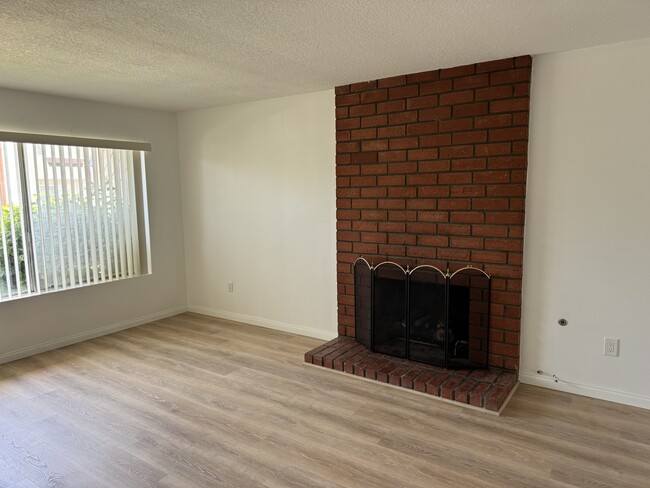 Building Photo - 16702 Sims Ln