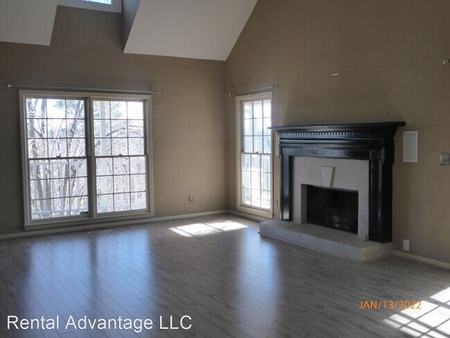 Building Photo - 5 br, 3.5 bath House - 1445 Secretariat Dr