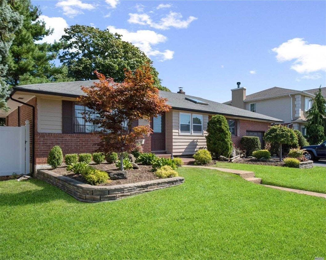 399 Holmes St, Levittown, NY 11756 House Rental in Levittown, NY