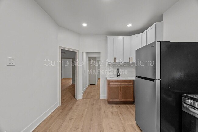 Building Photo - 4642 Idaho Ave