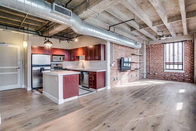 Photo - 114 W Adams St Apartment