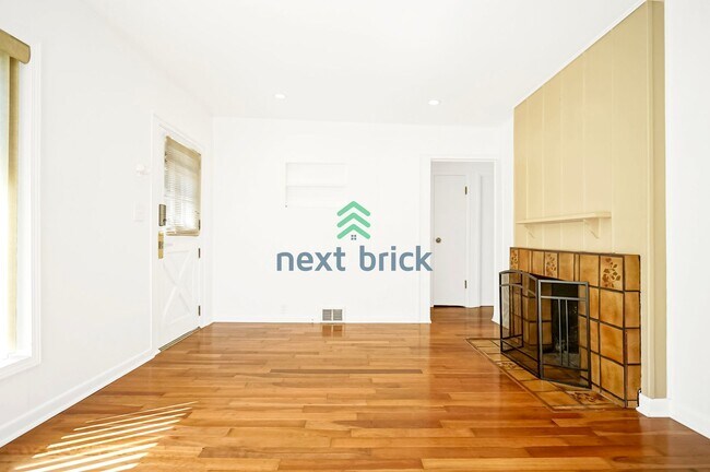 Building Photo - 2 BED 1 BATH SINGLE FAMILY HOUSE FOR RENT