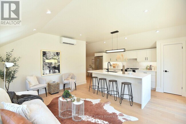 Photo du bâtiment - 284 Wilson St E