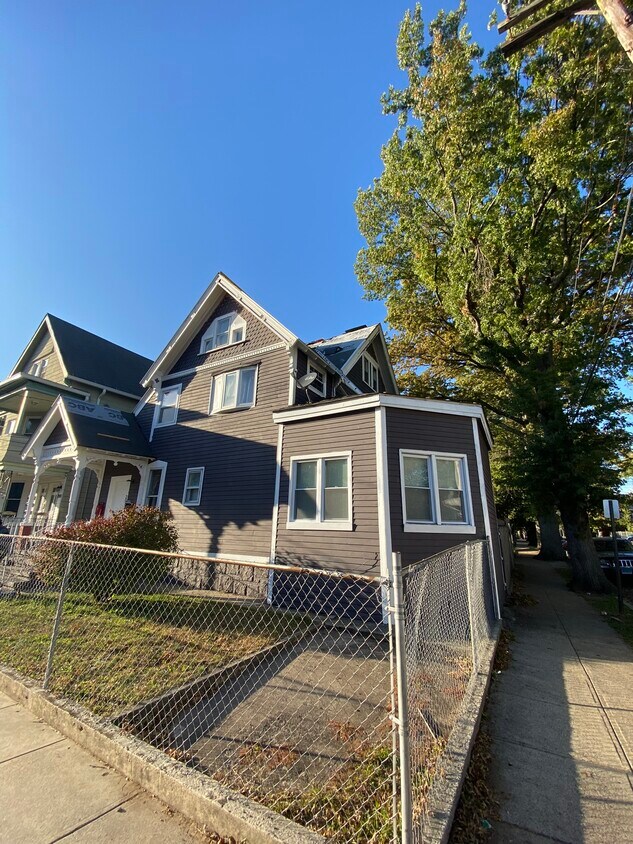 Primary Photo - 203 Spring St
