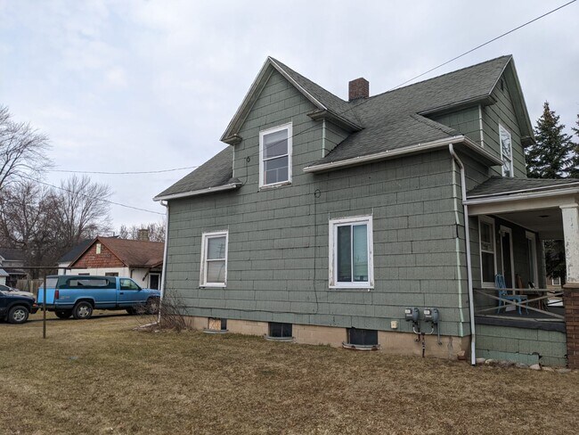Building Photo - 1819 S Niagara St