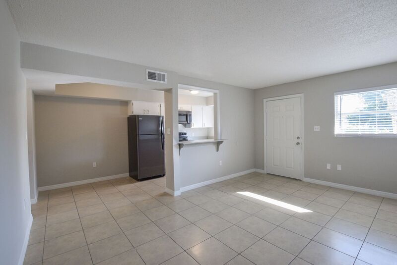 Foto principal - 900 E Airport Blvd