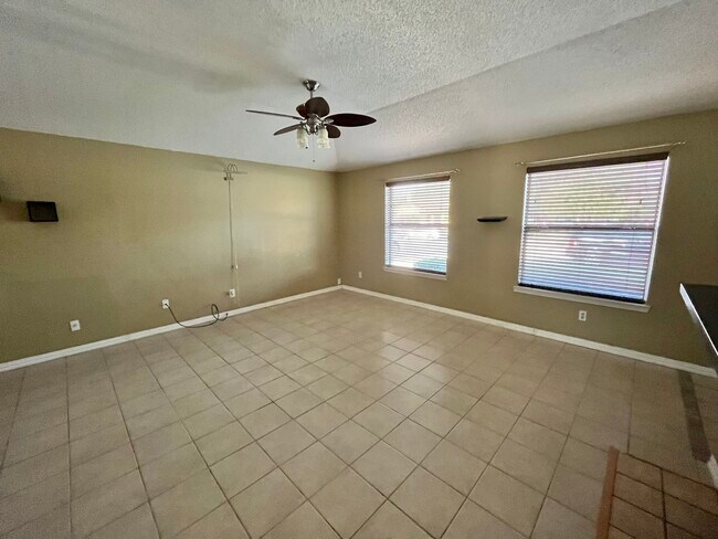 Building Photo - 3013 Post Oak Dr