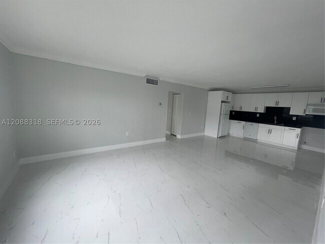 Foto del edificio - 890 NW 45th Ave