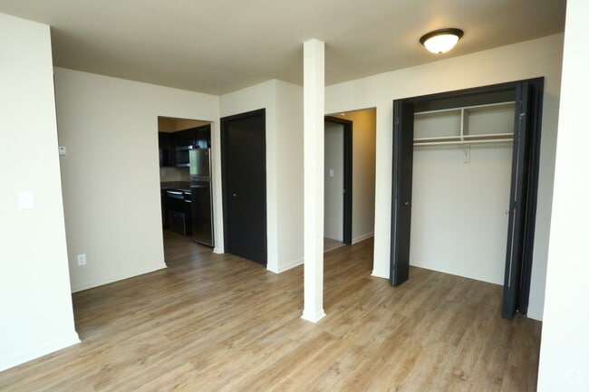Interior Photo - The Quarters East Lansing