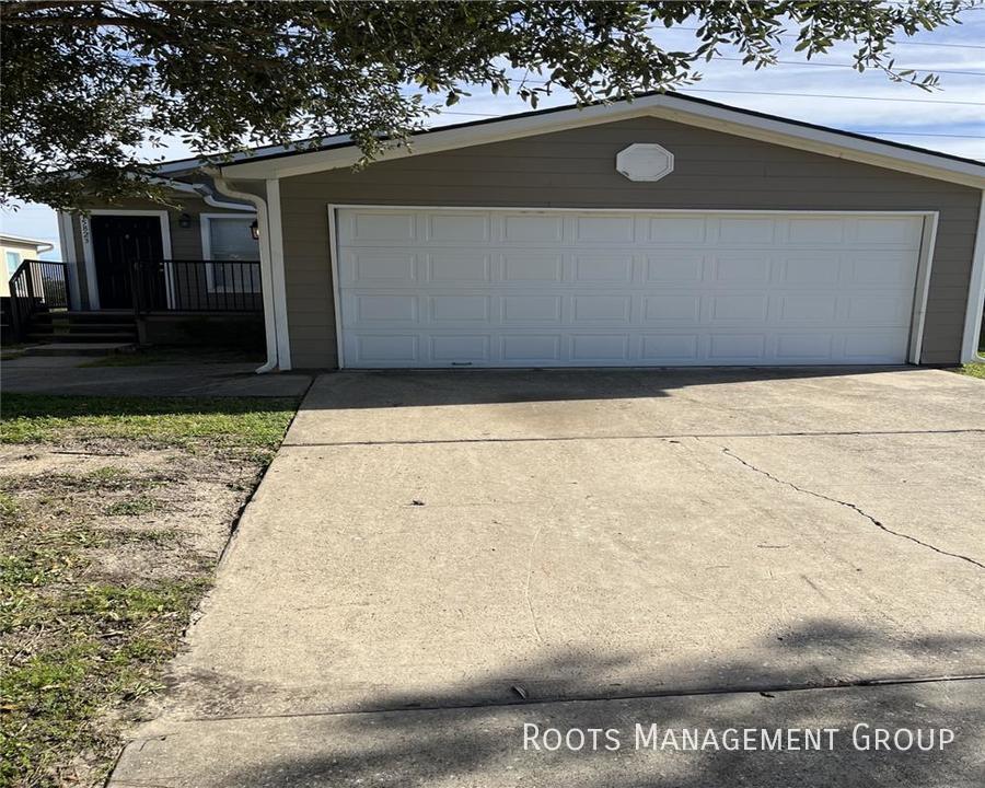Primary Photo - Home Available to Lease - Apply Today!