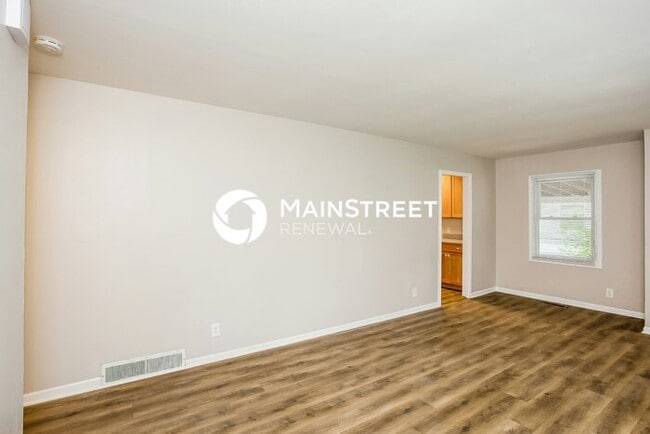 Building Photo - 4 Bedroom Pet-Friendly Home in INDIANAPOLI...