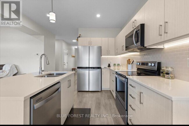Photo du bâtiment - 98 Rowe Ave
