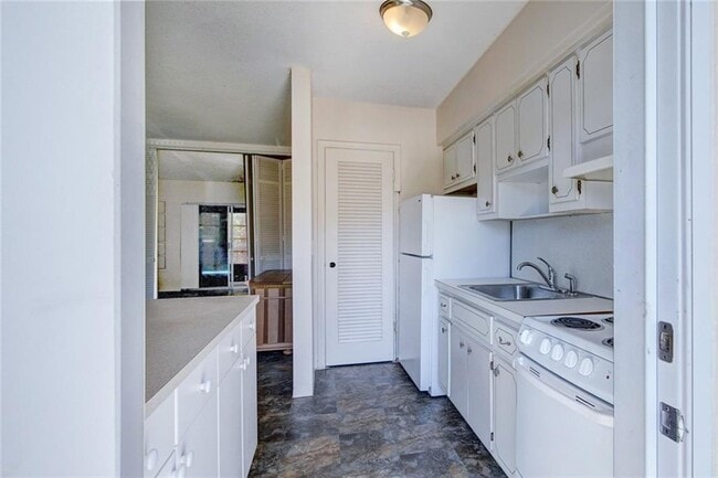 Building Photo - 2115 NE 42nd Ct
