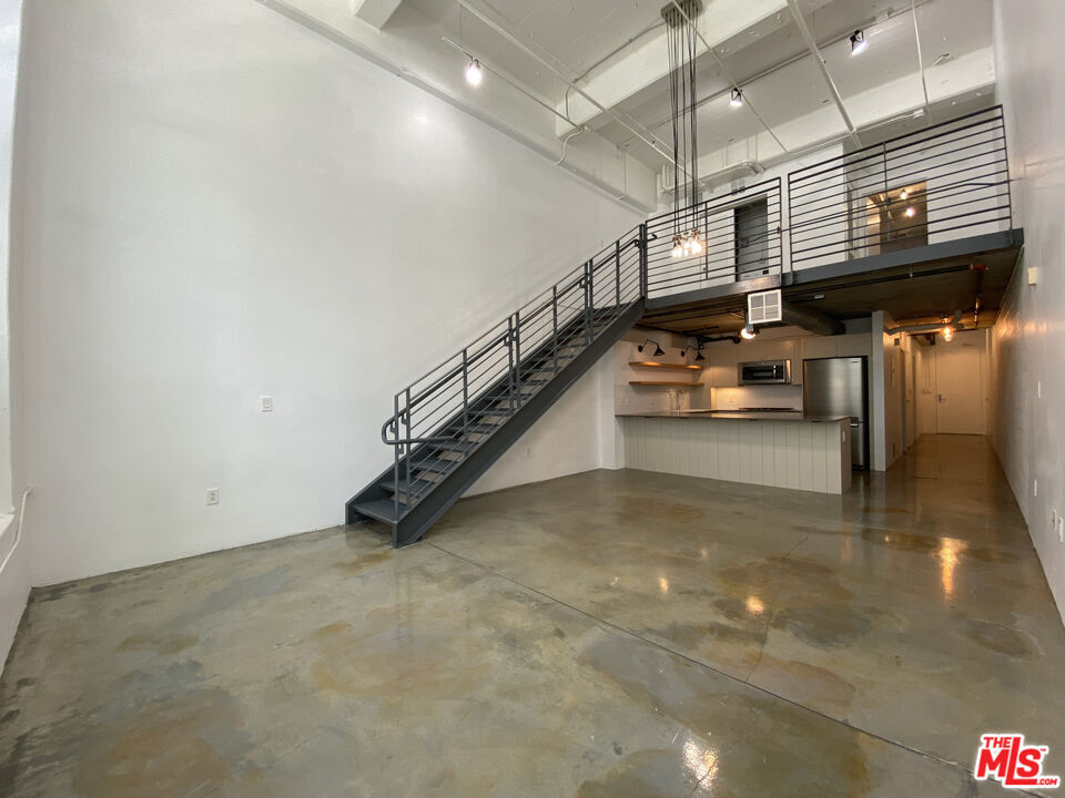 Foto principal - 1130 Flower St