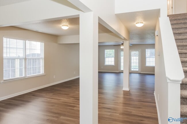 Building Photo - 4806 Inglewood Ct SE