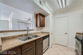 Building Photo - 8101 W Flamingo Rd