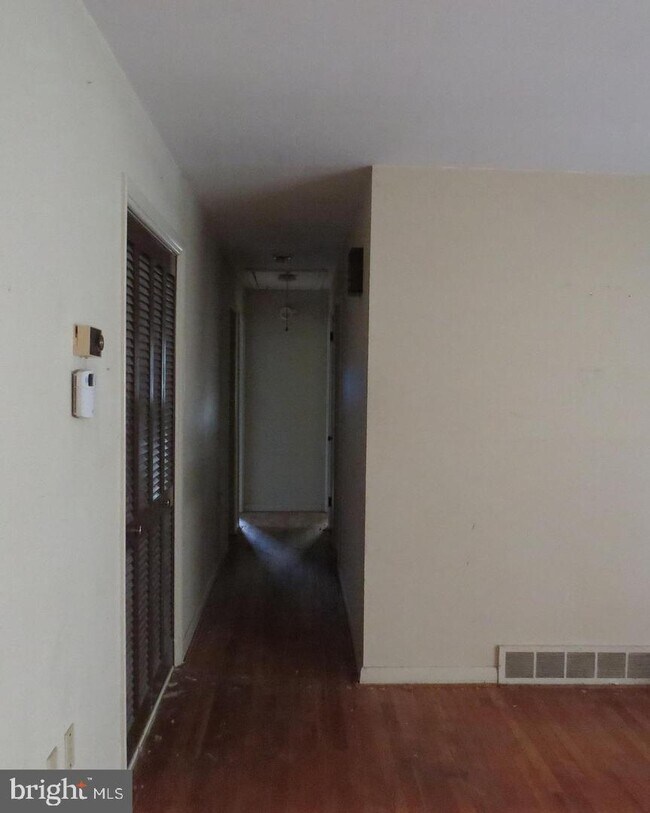 Foto del edificio - 219 Hempt Rd