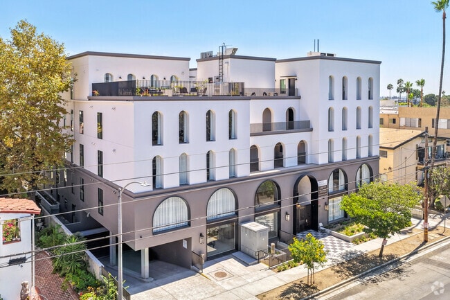 Building Photo - Gardner by Category