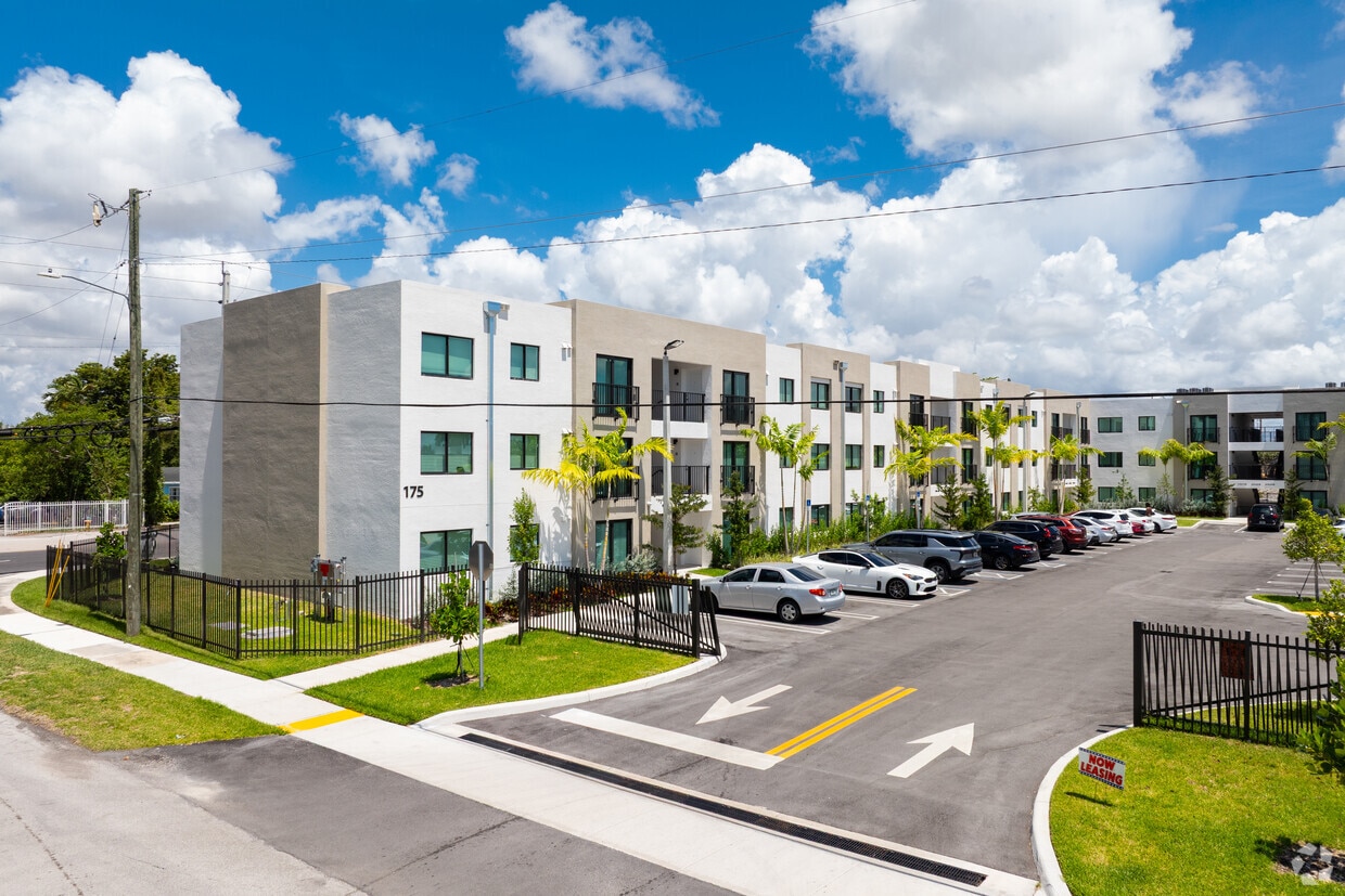 Primary Photo - Palm Gardens