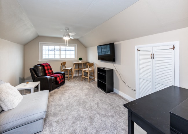 Photo - 2068 Fernwood Dr House