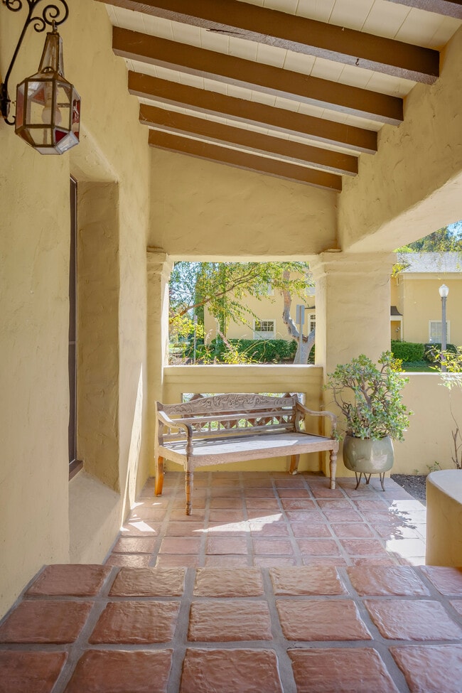 Building Photo - 500 N Las Palmas Ave