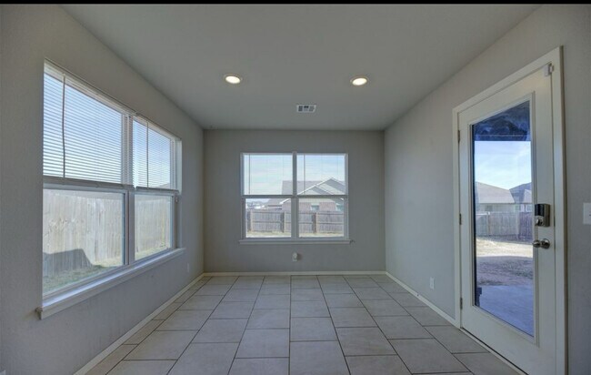 Foto del edificio - 1615 E 139th St