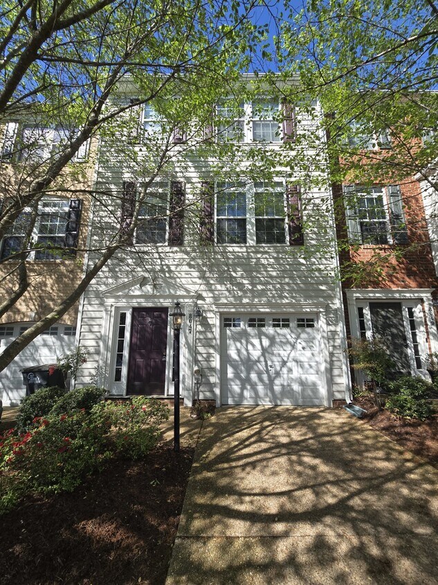 8047 Belton Cir, Mechanicsville, VA 23116 Room for Rent in