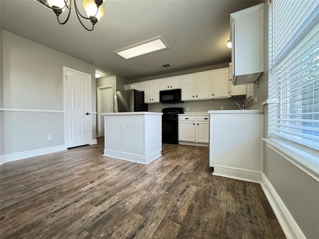 Building Photo - 1501 Van Horn Dr