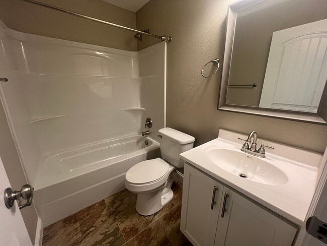 Building Photo - Beautiful Split Level Home on Ridgeview Dr...
