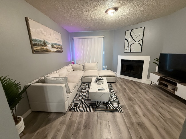 Building Photo - 1026 Mazatlan Cir