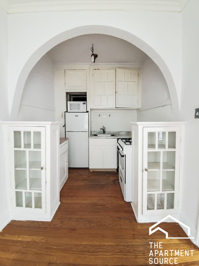 Photo - 432 W Surf St Apartment