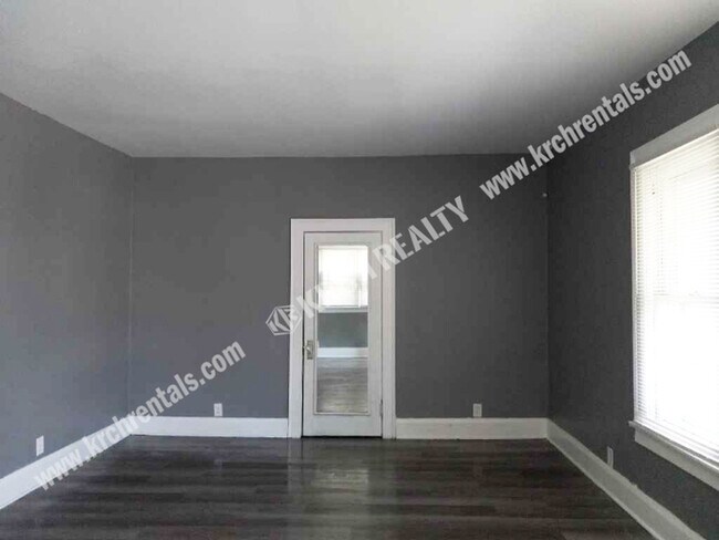 Building Photo - Cozy 2-Bed 1-Bath Home in North Toledo