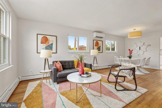 5BR Home Near Takoma with Parking & Finished Lower Level - 5BR Home Near Takoma with Parking & Finished Lower Level