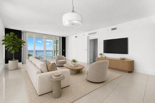 Foto del edificio - 1325 Snell Isle Blvd NE