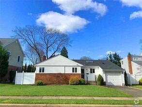 Building Photo - 68 Willets Dr