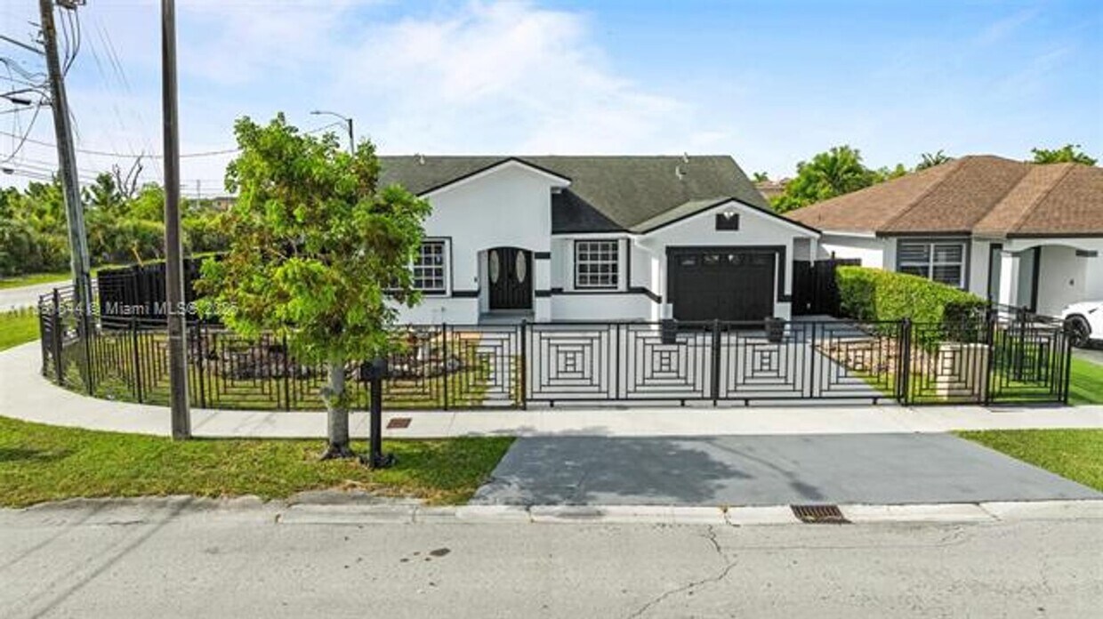 Foto principal - 13400 SW 182nd St