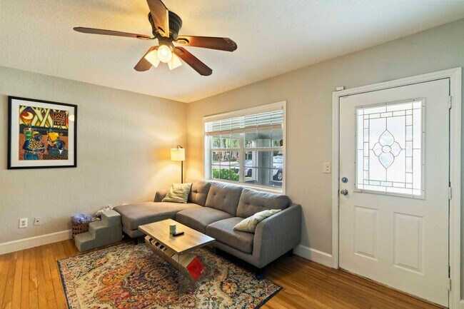 Foto del edificio - 548 NE 9th Ave