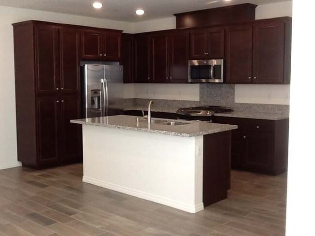 Building Photo - 40402 Calle Real