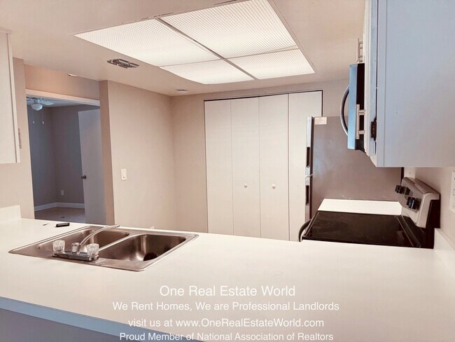 Foto del edificio - 4370 White Pine Ave