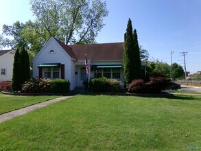 Building Photo - 409 Marsheutz Ave SW